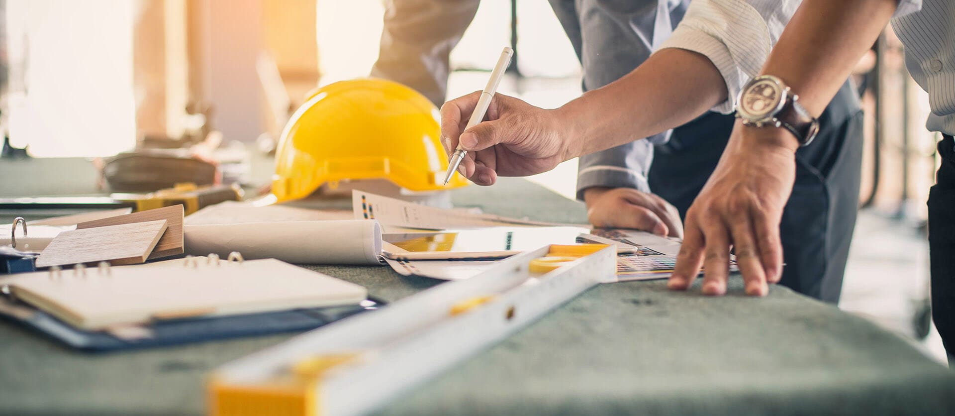 Image shows a licensed general contractor reviewing blueprints with a Los Angeles homeowner.